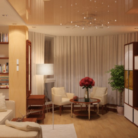 Rideaux blancs dans le salon