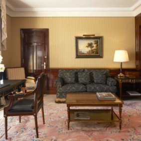 Bureau dans une salle commune