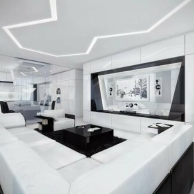 High-tech à l'intérieur du salon d'une maison privée