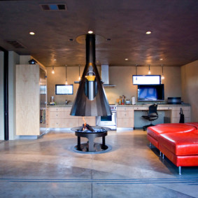 Canapea roșie cu tapițerie din piele ecologică