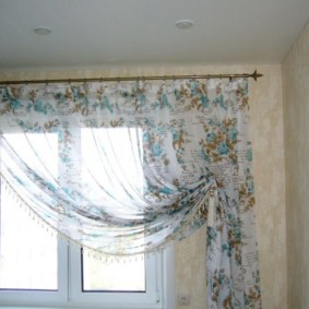 Rideau unidirectionnel avec montage en anneau