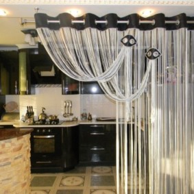 Stores asymétriques avec oeillets