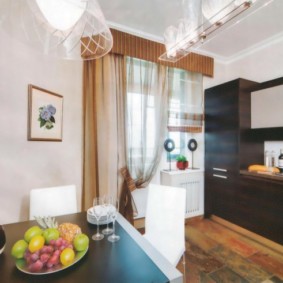 Casque linéaire marron