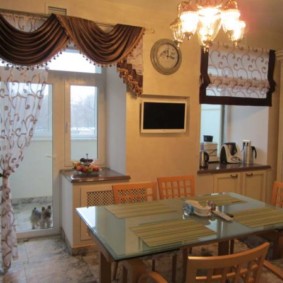 Table à manger avec plateau en verre