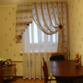 Table de salle à manger marron