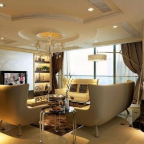 Salonda tavanda havalandırma ızgaraları