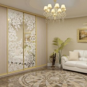 Модерна стая с практични мебели