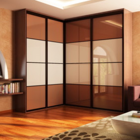 Модерен хол с удобни мебели