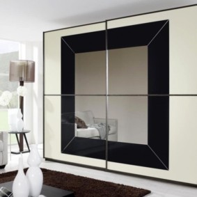 Дизайн на просторна зала с гардероб