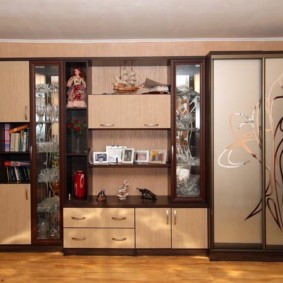 Пясъкоструене върху мебелни врати