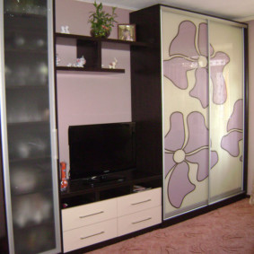 Матирано стъкло на тясна врата