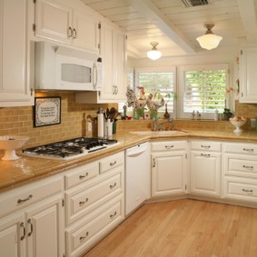 Plafond en bois blanc