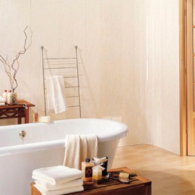 ตกแต่งผนังในห้องน้ำด้วยแผงพีวีซี