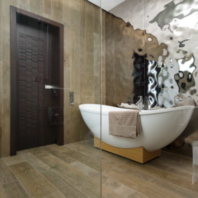 อ่างอาบน้ำคริลิคบนแท่นไม้