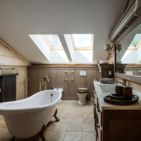 ภายในห้องใต้หลังคาห้องน้ำ