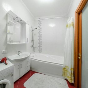 Rèm tổng hợp trên một giác mạc nhựa