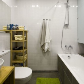 Kệ tiện lợi ở góc phòng tắm