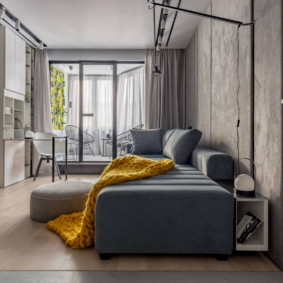 Wohnzimmerdesign in den grauen Farben