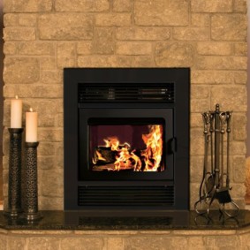 τζάκι στο εσωτερικό του διαμερίσματος διακόσμηση