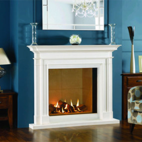 τζάκι στο εσωτερικό του διαμερίσματος