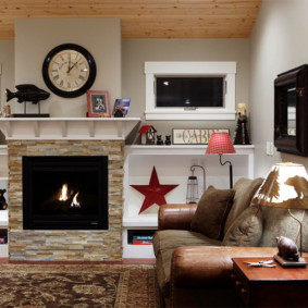 τζάκι στο εσωτερικό των ιδεών του διαμερίσματος