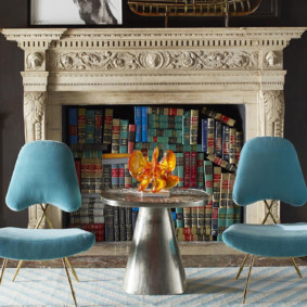 τζάκι στο εσωτερικό του διαμερίσματος