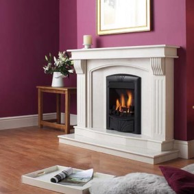 τζάκι στο εσωτερικό του διαμερίσματος