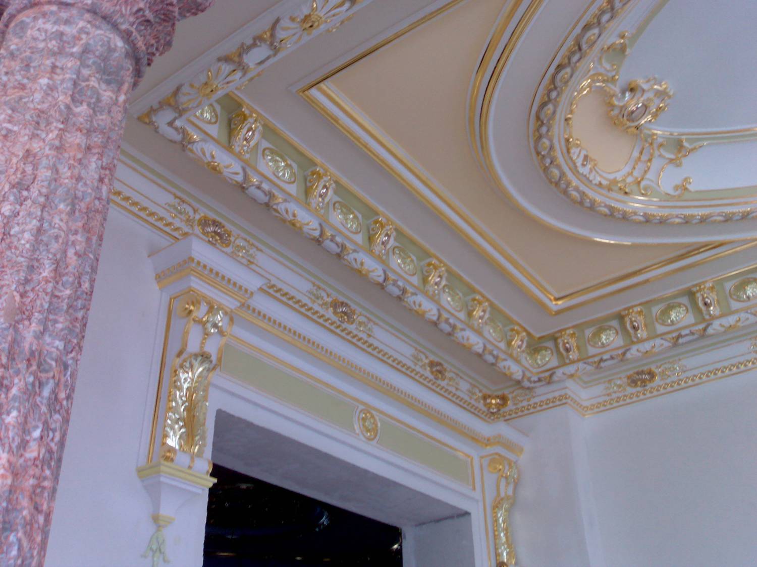 stucco molding in the interior of polyurethane