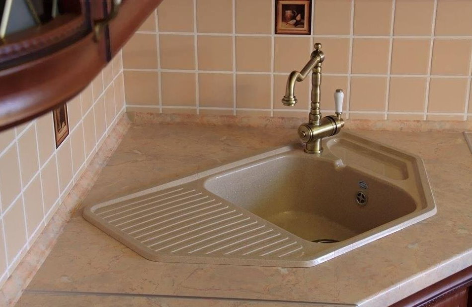 Évier d'angle avec lave-vaisselle