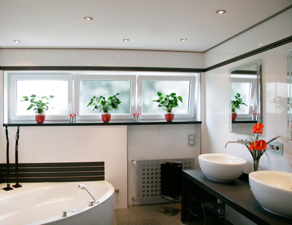 เพดานยืดเรียบในห้องน้ำของบ้านส่วนตัว