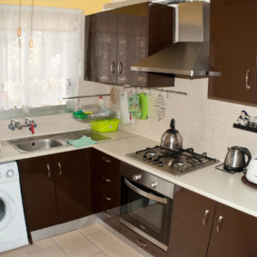 susun atur tiga bilik apartmen