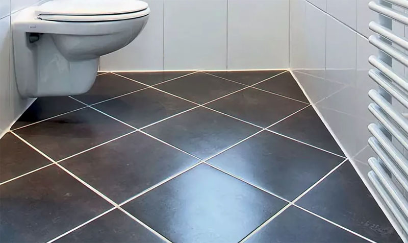 Đường nối trắng giữa gạch nâu