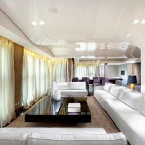 tavanul din sufragerie