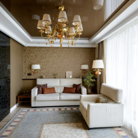 tavan în interiorul camerei de zi foto