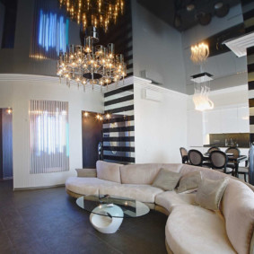 tavan în interiorul sufrageriei fotografie