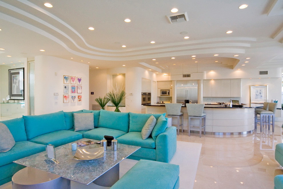 tavanul din sufragerie este multi-nivel