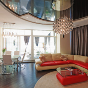 tavanul din camera de zi foto