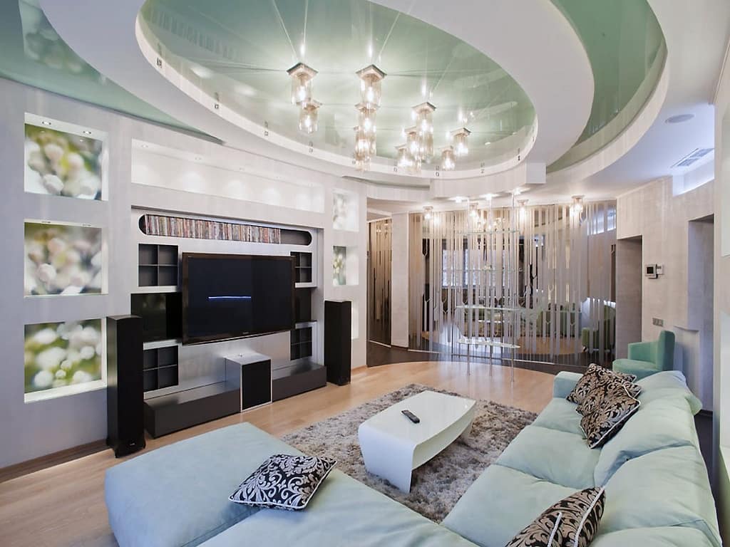 tavanul din sufragerie este verde deschis