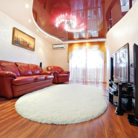 opțiunea de proiectare a tavanului pentru living