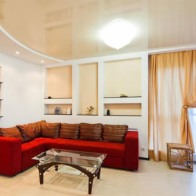 opțiunea de proiectare a tavanului pentru living