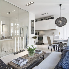 ซ่อมแซมในภาพถ่ายห้องเล็ก ๆ