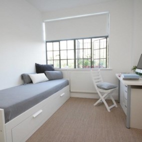 ซ่อมแซมในภาพถ่ายภายในห้องเล็ก ๆ