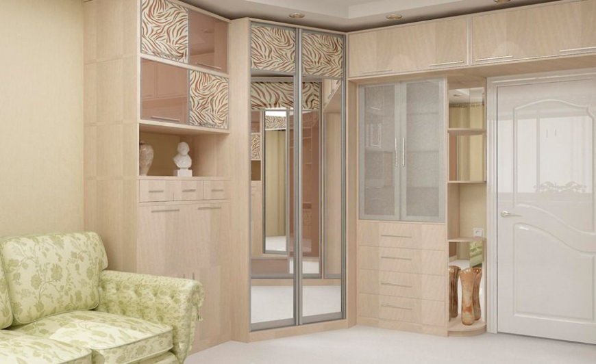 Трапецовиден гардероб в залата с две стаи