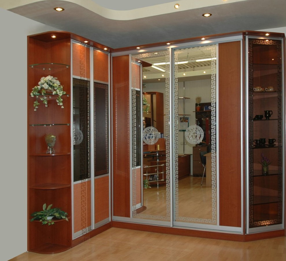 Ъглов гардероб за залата