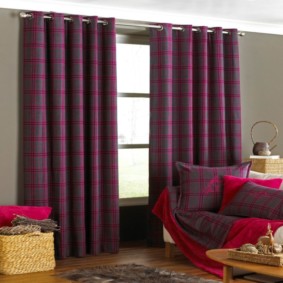 ผ้าม่านบน grommets ในการตกแต่งห้องนั่งเล่น