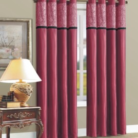 ผ้าม่านที่ grommets ในห้องนั่งเล่น