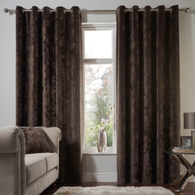 ผ้าม่านที่ grommets ในห้องนั่งเล่น