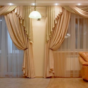 rideaux dans le hall sur deux idées de décoration de fenêtres