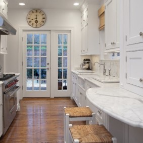 table en pierre artificielle dans le décor photo de la cuisine