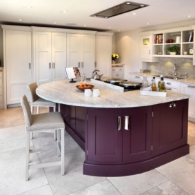 table en pierre artificielle dans le décor photo de la cuisine